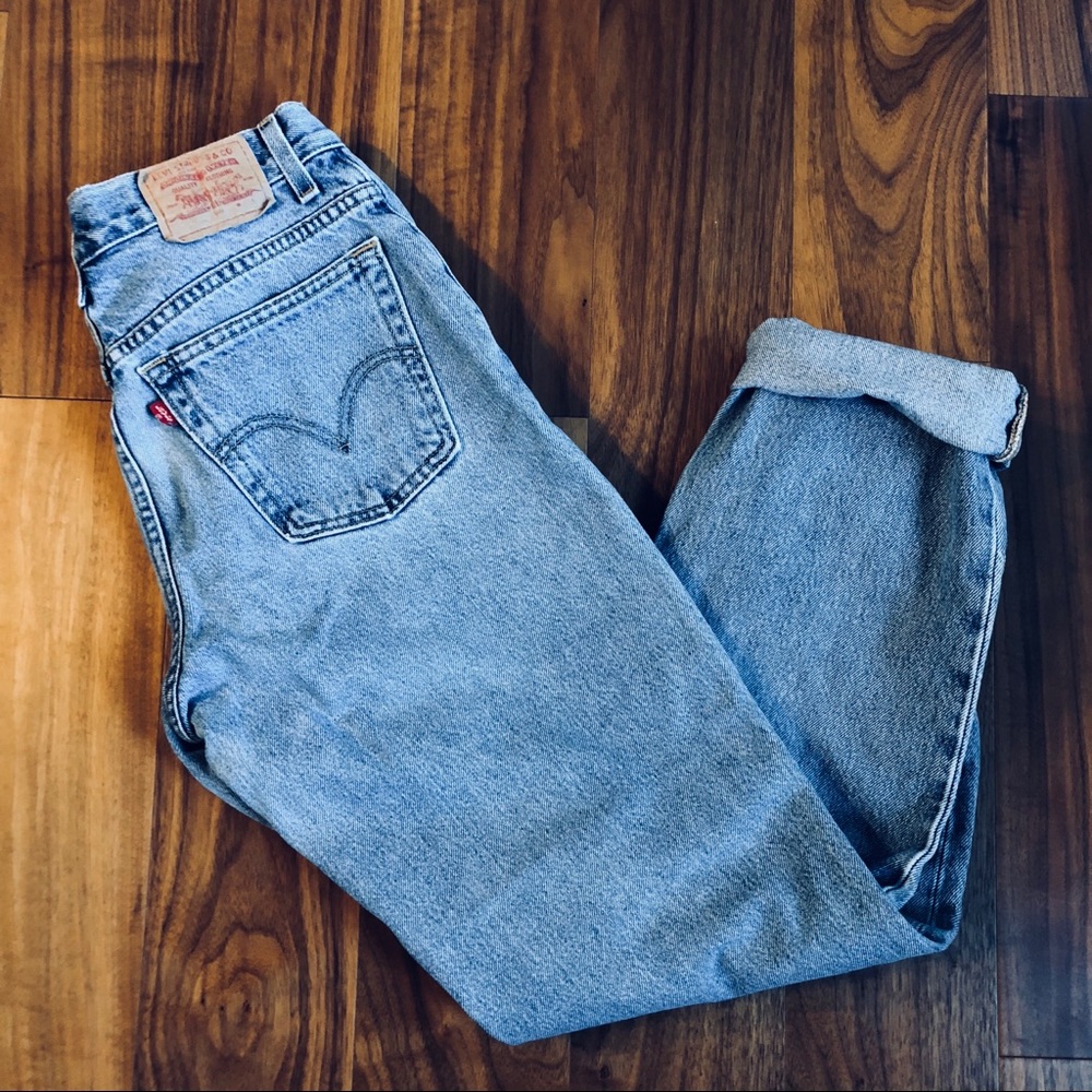Vintage Levi’s 550 Classic Relaxed Fit w/ Taper